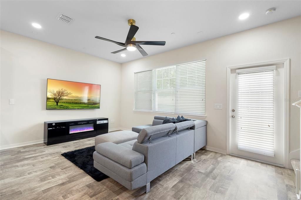Active With Contract: $2,500 (2 beds, 2 baths, 1445 Square Feet)