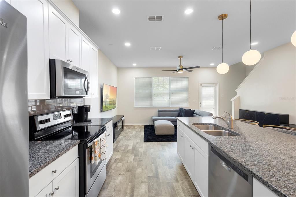 Active With Contract: $2,500 (2 beds, 2 baths, 1445 Square Feet)