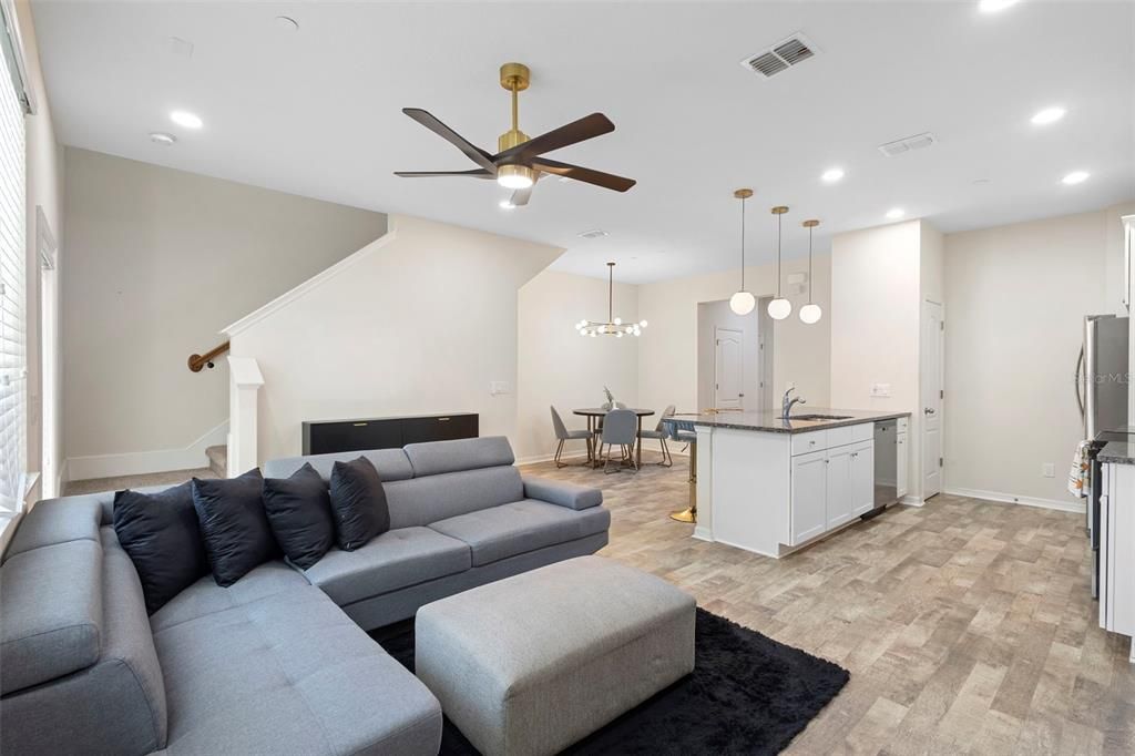 Active With Contract: $2,500 (2 beds, 2 baths, 1445 Square Feet)