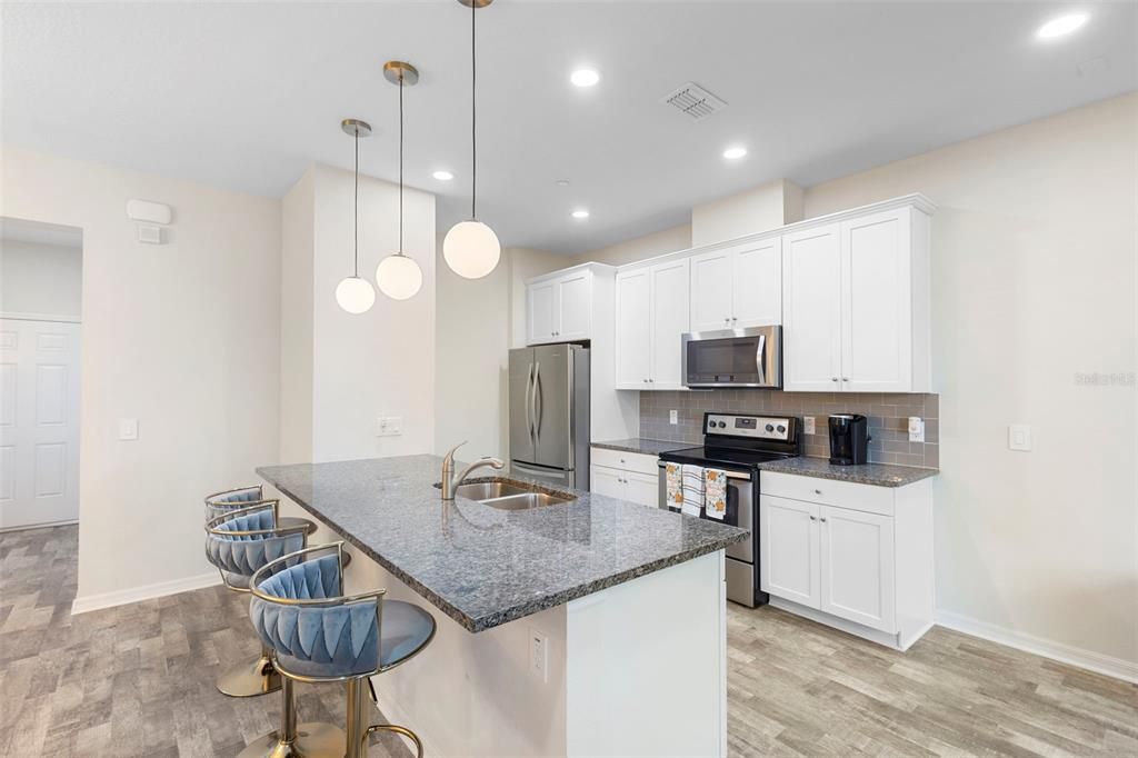 Active With Contract: $2,500 (2 beds, 2 baths, 1445 Square Feet)