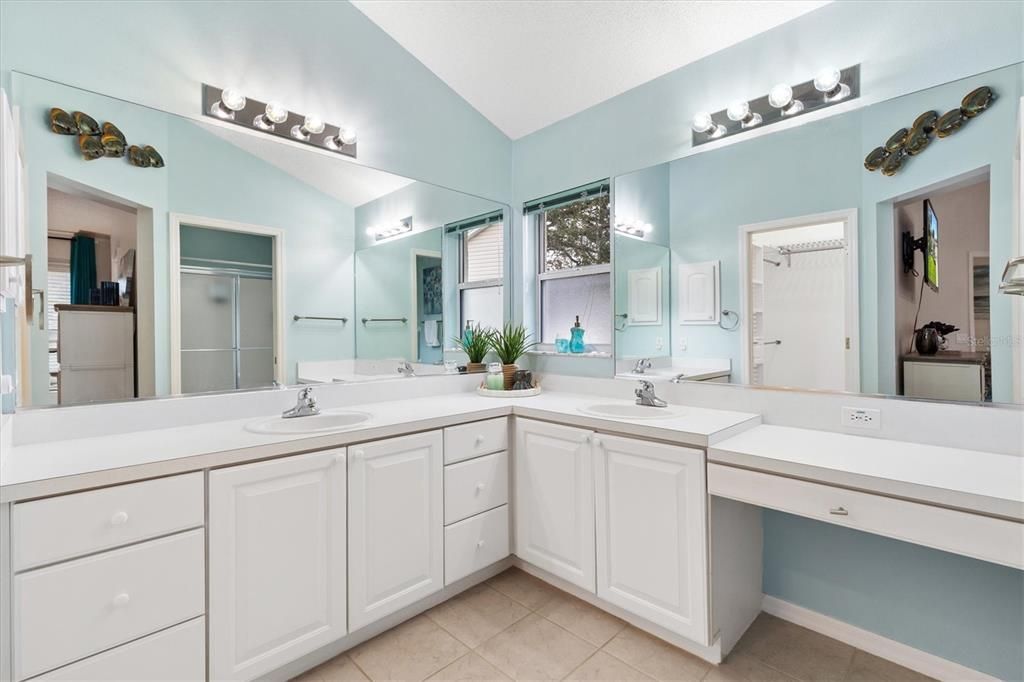 For Sale: $550,000 (3 beds, 2 baths, 2322 Square Feet)