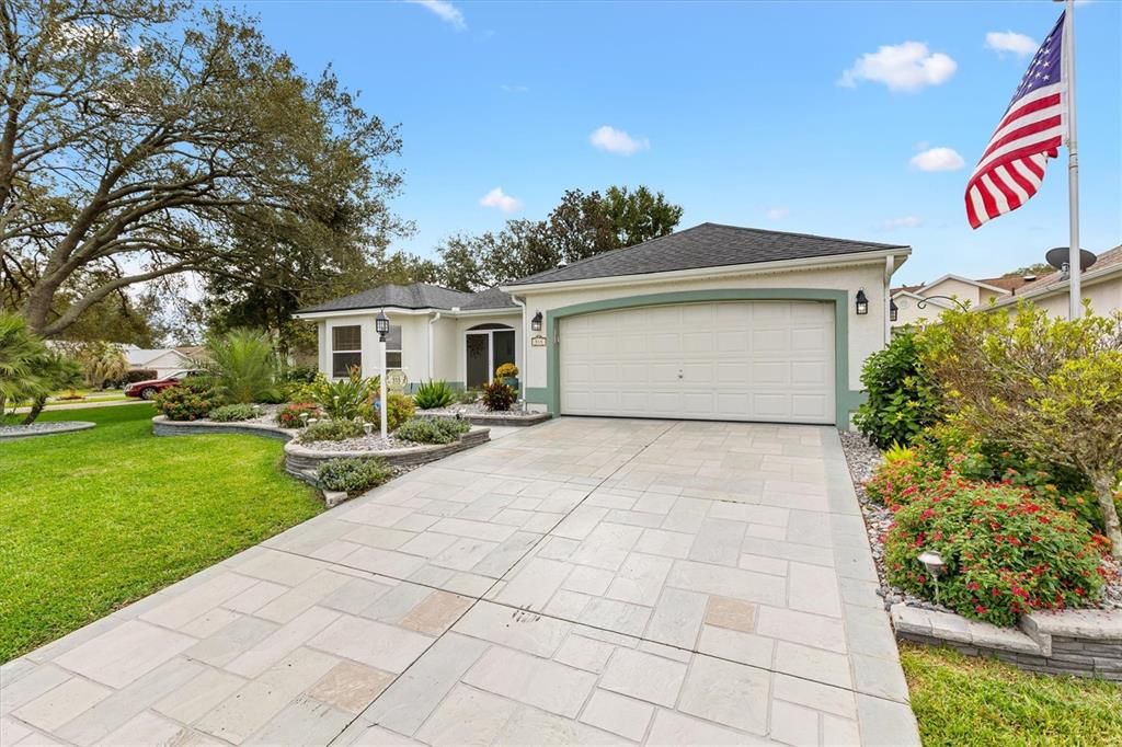 For Sale: $550,000 (3 beds, 2 baths, 2322 Square Feet)