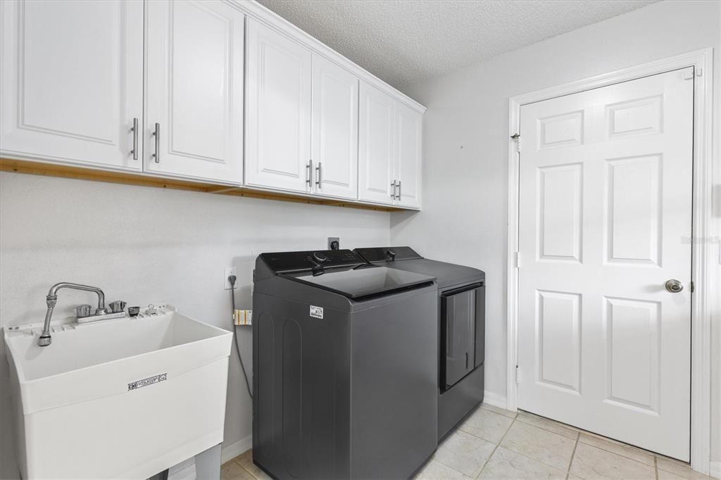 For Sale: $550,000 (3 beds, 2 baths, 2322 Square Feet)