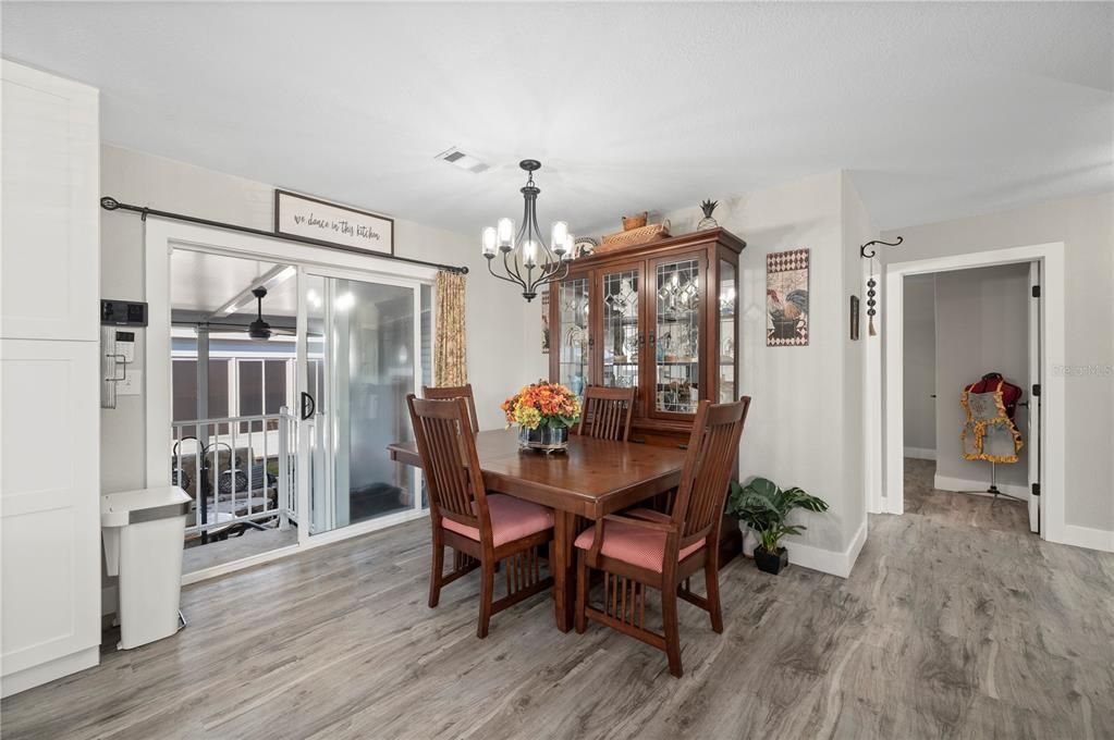 For Sale: $279,000 (3 beds, 2 baths, 1475 Square Feet)