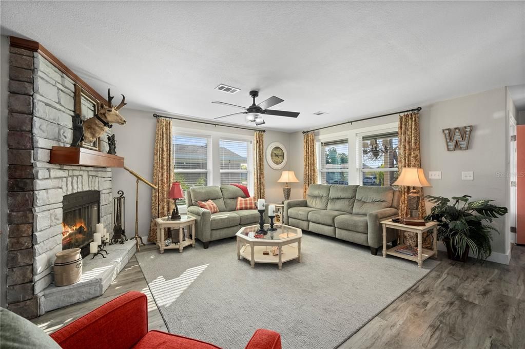 For Sale: $279,000 (3 beds, 2 baths, 1475 Square Feet)