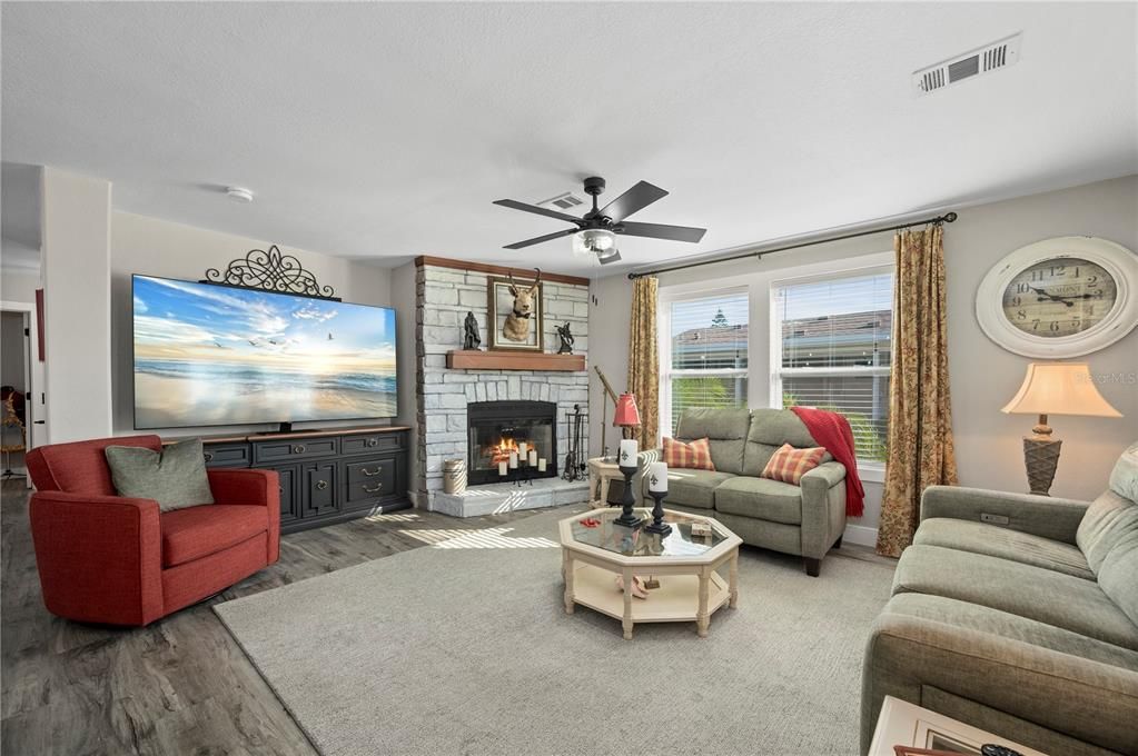 For Sale: $279,000 (3 beds, 2 baths, 1475 Square Feet)