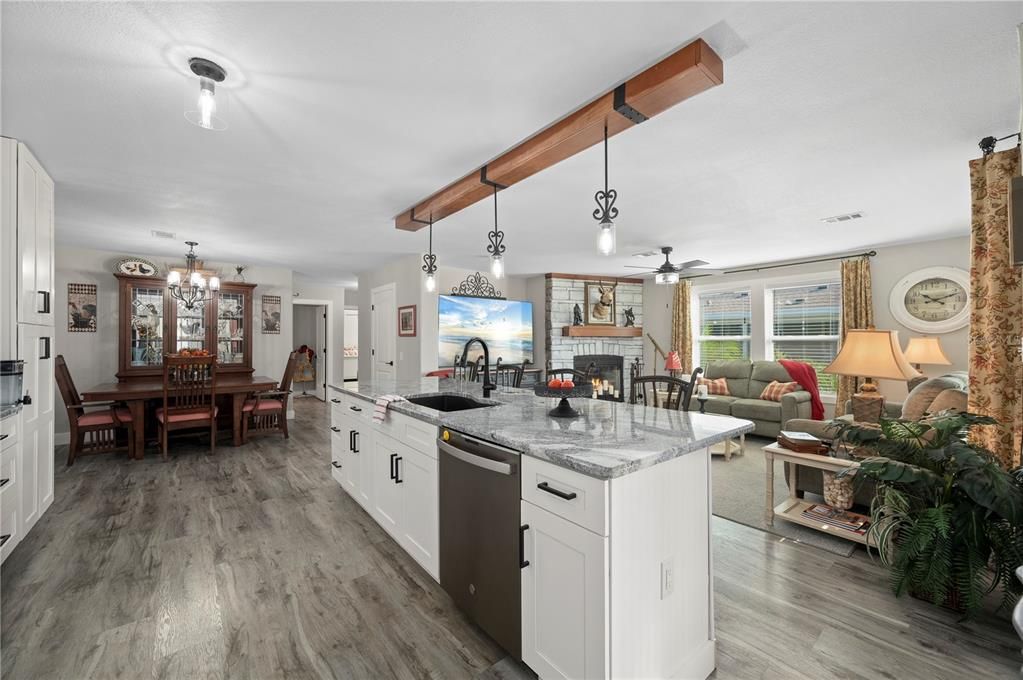 For Sale: $279,000 (3 beds, 2 baths, 1475 Square Feet)