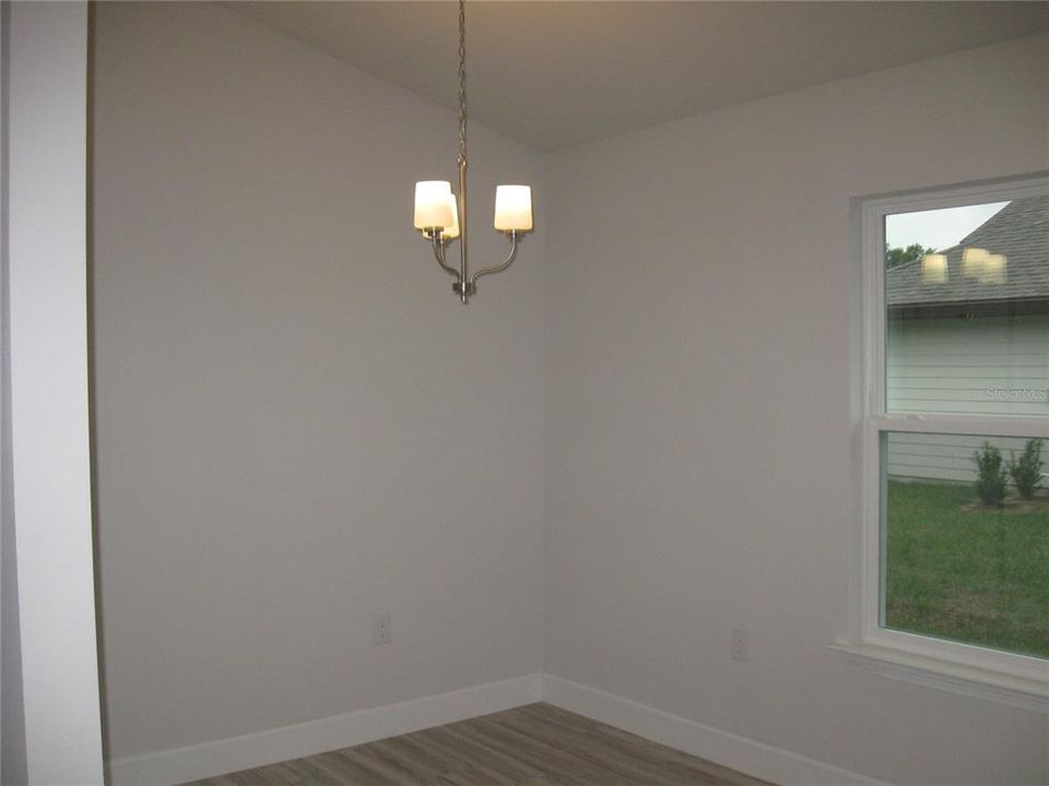 待售: $371,650 (4 贝兹, 2 浴室, 1820 平方英尺)