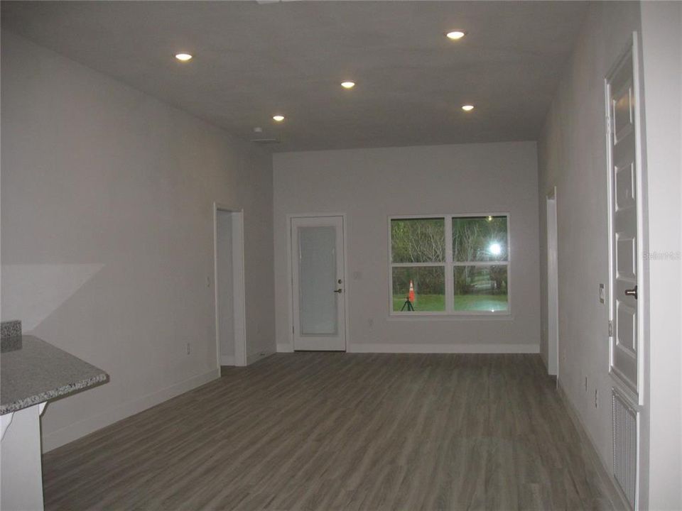 待售: $371,650 (4 贝兹, 2 浴室, 1820 平方英尺)