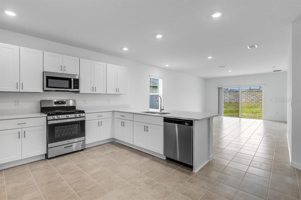 合同活跃: $299,999 (3 贝兹, 2 浴室, 1603 平方英尺)