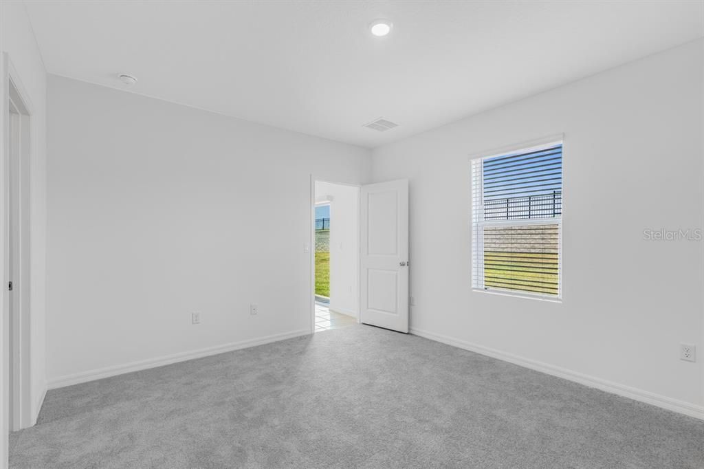 合同活跃: $299,999 (3 贝兹, 2 浴室, 1603 平方英尺)