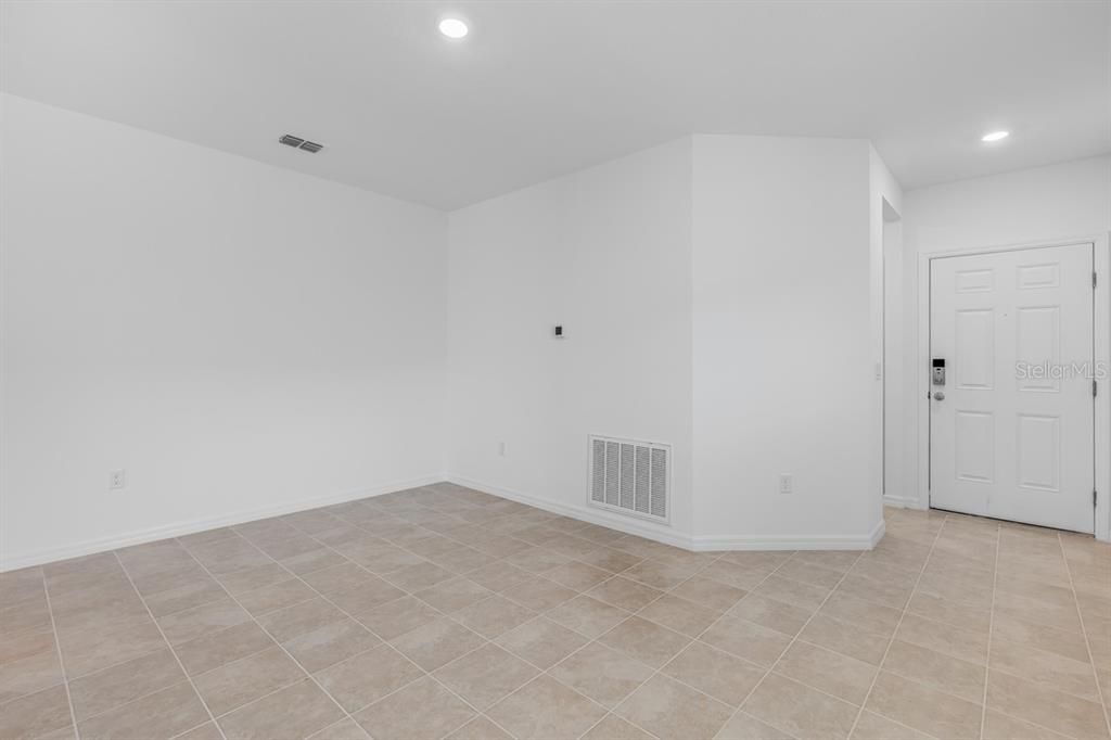 合同活跃: $299,999 (3 贝兹, 2 浴室, 1603 平方英尺)