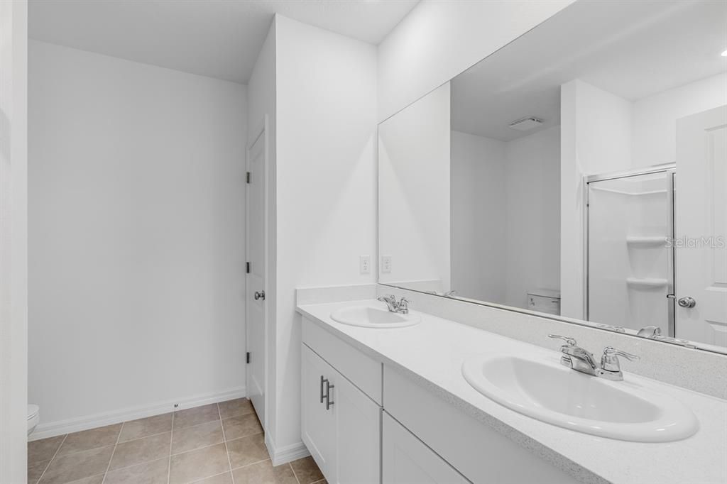 合同活跃: $299,999 (3 贝兹, 2 浴室, 1603 平方英尺)