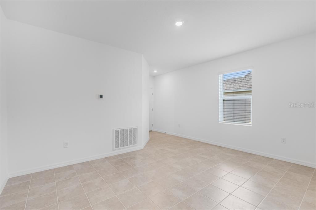 合同活跃: $299,999 (3 贝兹, 2 浴室, 1603 平方英尺)