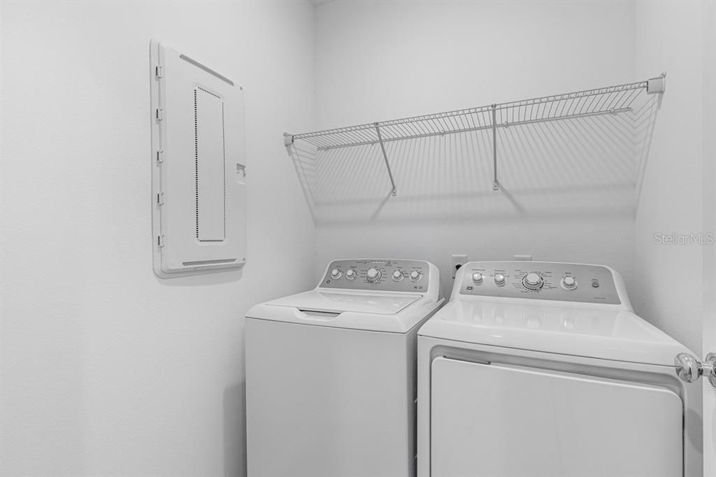 合同活跃: $299,999 (3 贝兹, 2 浴室, 1603 平方英尺)