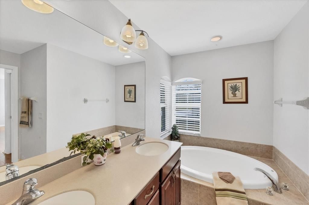 Active With Contract: $329,000 (3 beds, 2 baths, 2010 Square Feet)