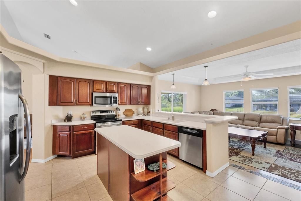 Active With Contract: $329,000 (3 beds, 2 baths, 2010 Square Feet)