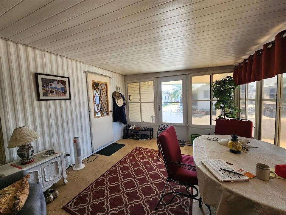 На продажу: $99,900 (2 спален, 2 ванн, 784 Квадратных фут)