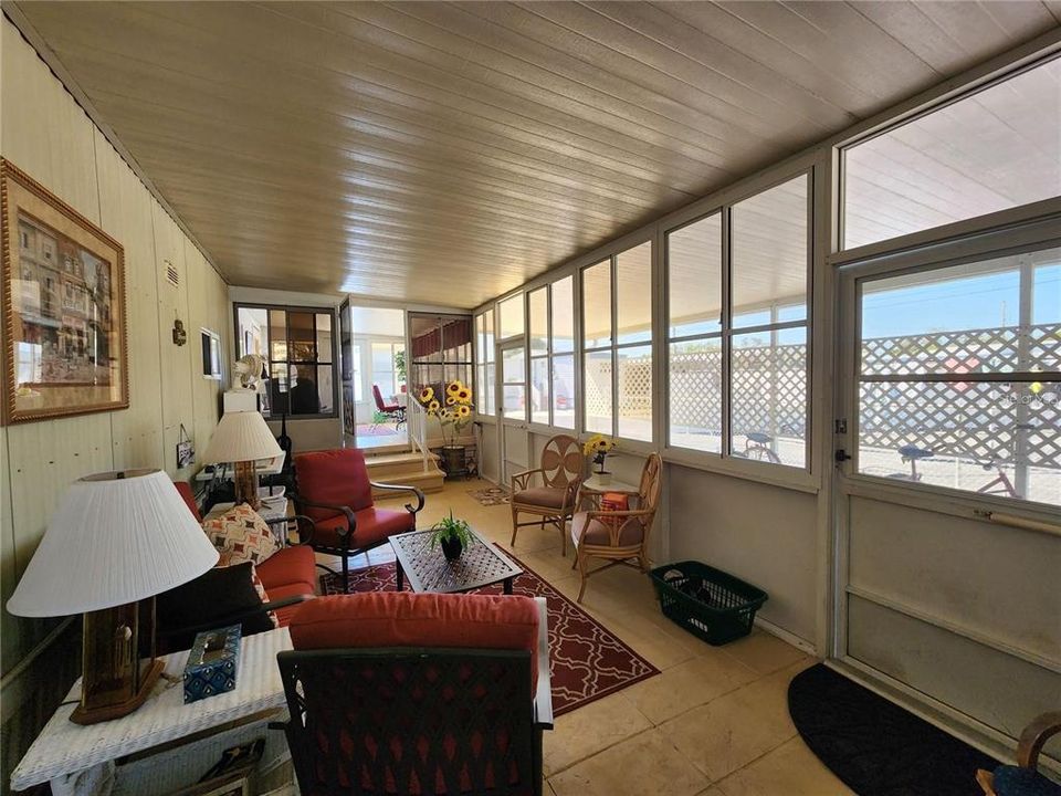 На продажу: $99,900 (2 спален, 2 ванн, 784 Квадратных фут)