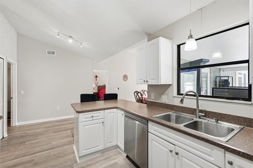 For Sale: $430,000 (3 beds, 2 baths, 1726 Square Feet)