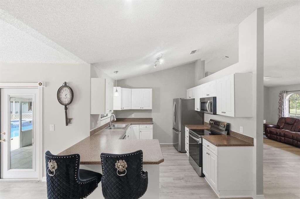 For Sale: $430,000 (3 beds, 2 baths, 1726 Square Feet)