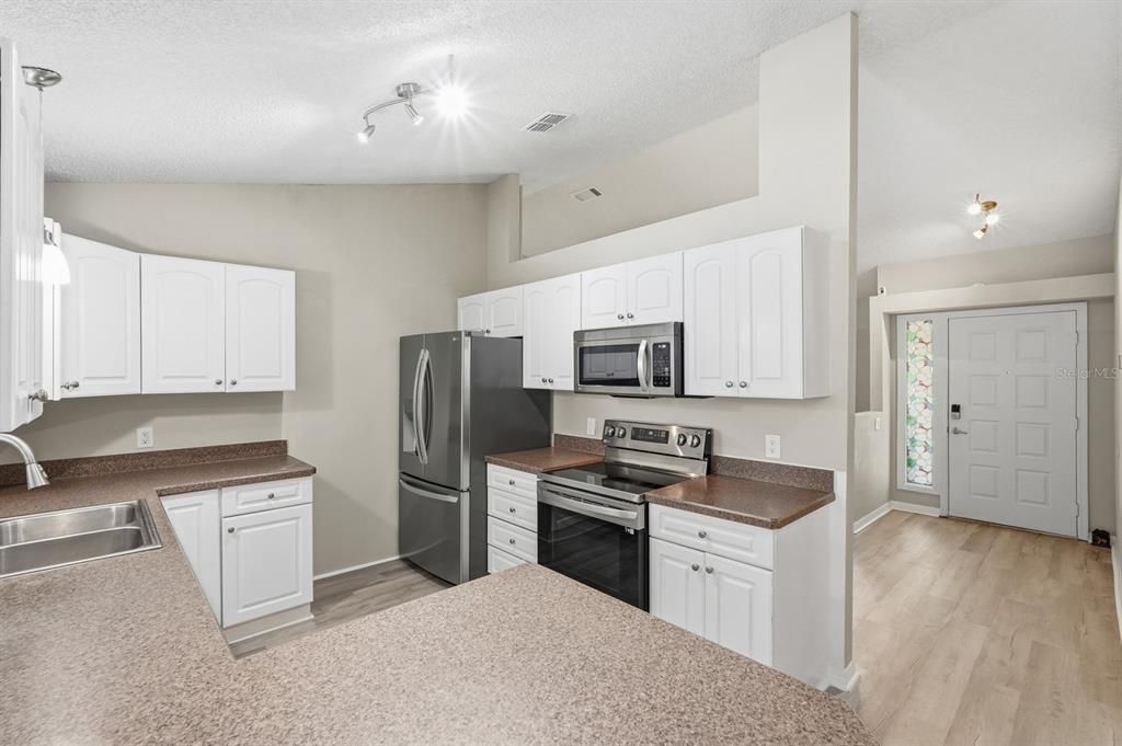 For Sale: $430,000 (3 beds, 2 baths, 1726 Square Feet)