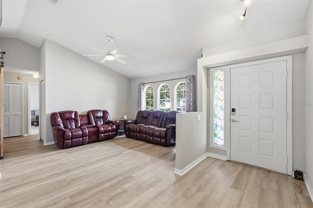 For Sale: $430,000 (3 beds, 2 baths, 1726 Square Feet)