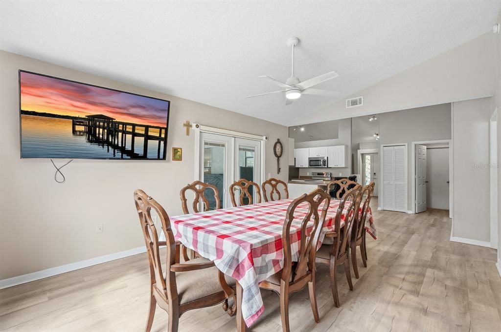 For Sale: $430,000 (3 beds, 2 baths, 1726 Square Feet)