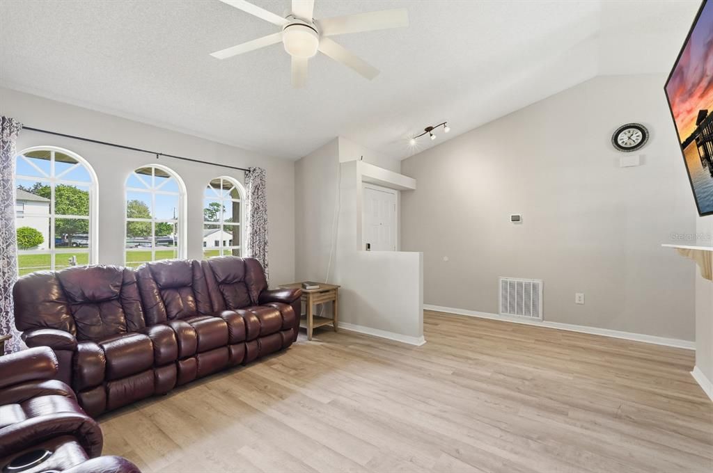 For Sale: $430,000 (3 beds, 2 baths, 1726 Square Feet)