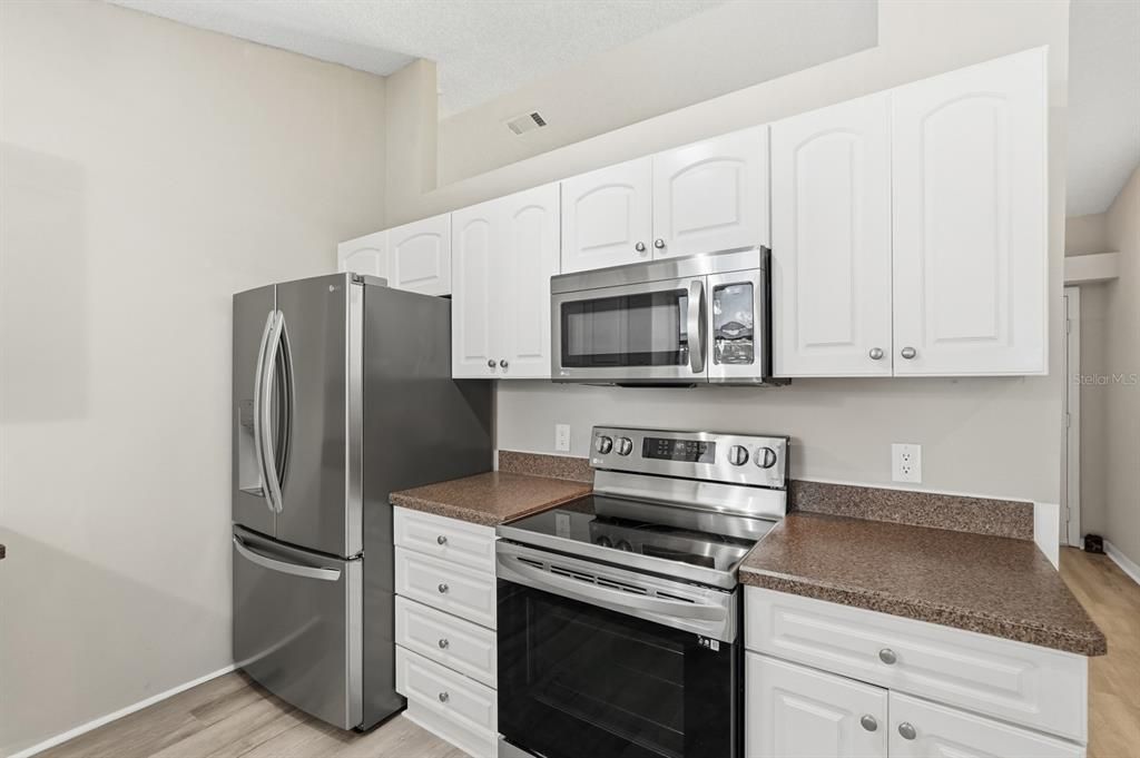 For Sale: $430,000 (3 beds, 2 baths, 1726 Square Feet)