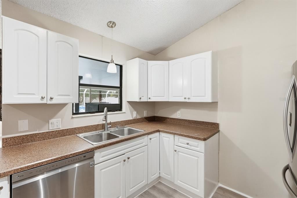 For Sale: $430,000 (3 beds, 2 baths, 1726 Square Feet)