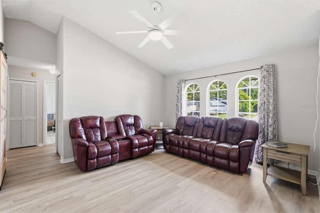 For Sale: $430,000 (3 beds, 2 baths, 1726 Square Feet)