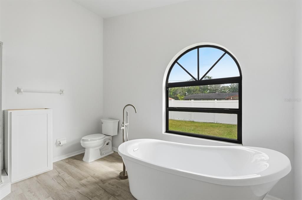 For Sale: $430,000 (3 beds, 2 baths, 1726 Square Feet)