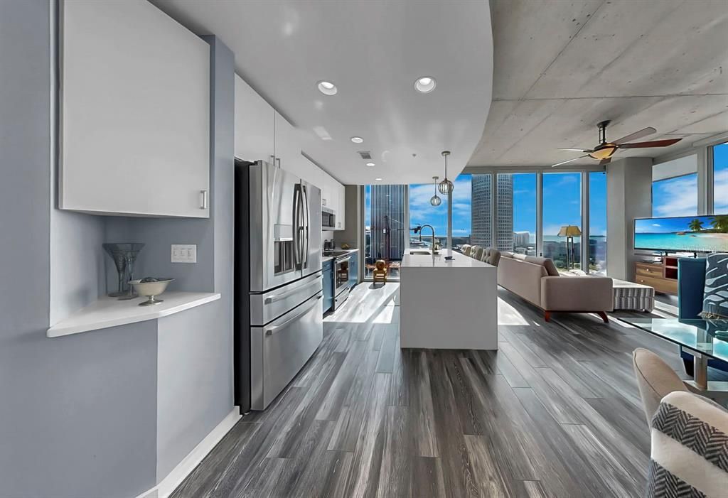 For Sale: $825,000 (2 beds, 2 baths, 1110 Square Feet)