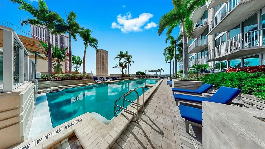 For Sale: $825,000 (2 beds, 2 baths, 1110 Square Feet)