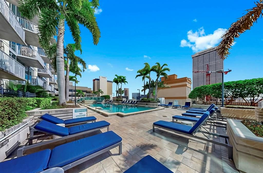 For Sale: $825,000 (2 beds, 2 baths, 1110 Square Feet)