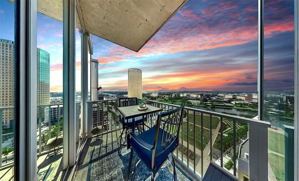 For Sale: $825,000 (2 beds, 2 baths, 1110 Square Feet)