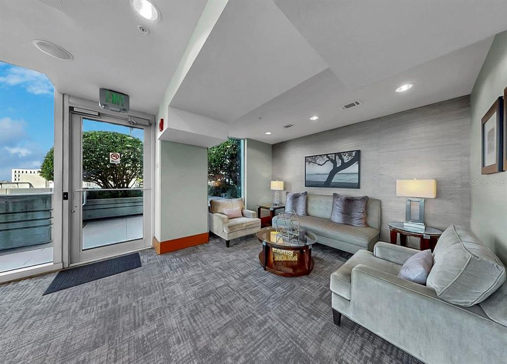 For Sale: $825,000 (2 beds, 2 baths, 1110 Square Feet)