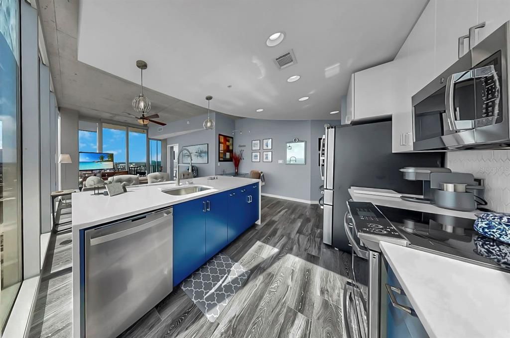 For Sale: $825,000 (2 beds, 2 baths, 1110 Square Feet)