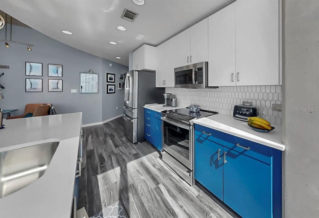 For Sale: $825,000 (2 beds, 2 baths, 1110 Square Feet)