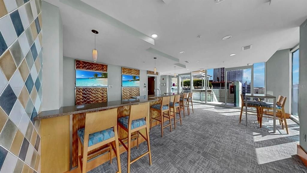 For Sale: $825,000 (2 beds, 2 baths, 1110 Square Feet)