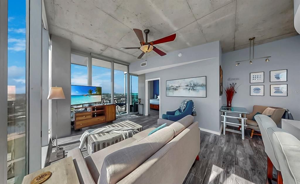 For Sale: $825,000 (2 beds, 2 baths, 1110 Square Feet)