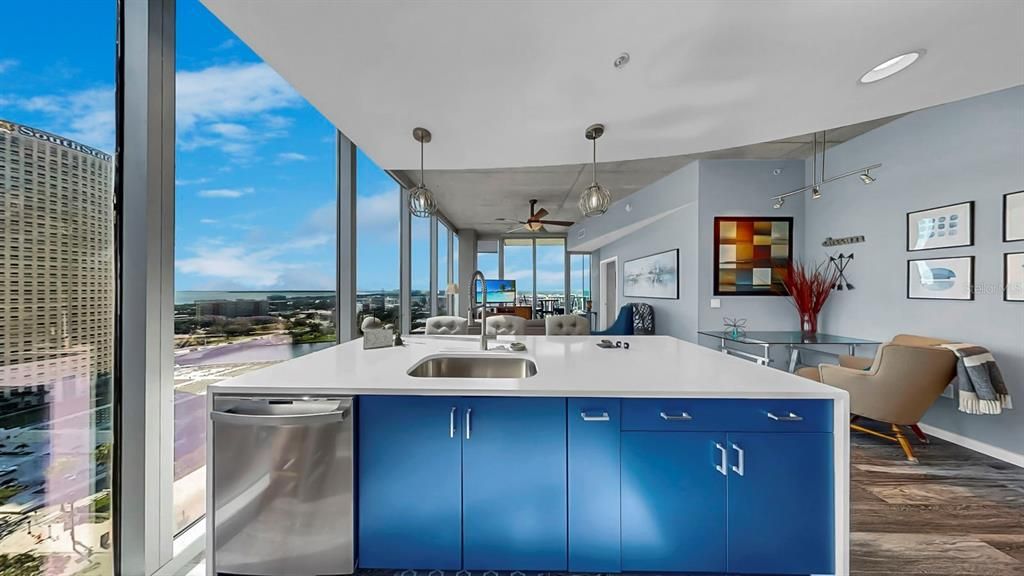 For Sale: $825,000 (2 beds, 2 baths, 1110 Square Feet)