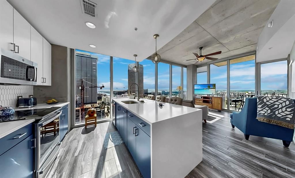 For Sale: $825,000 (2 beds, 2 baths, 1110 Square Feet)