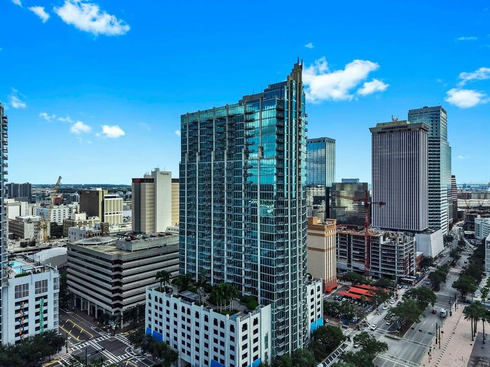 For Sale: $825,000 (2 beds, 2 baths, 1110 Square Feet)