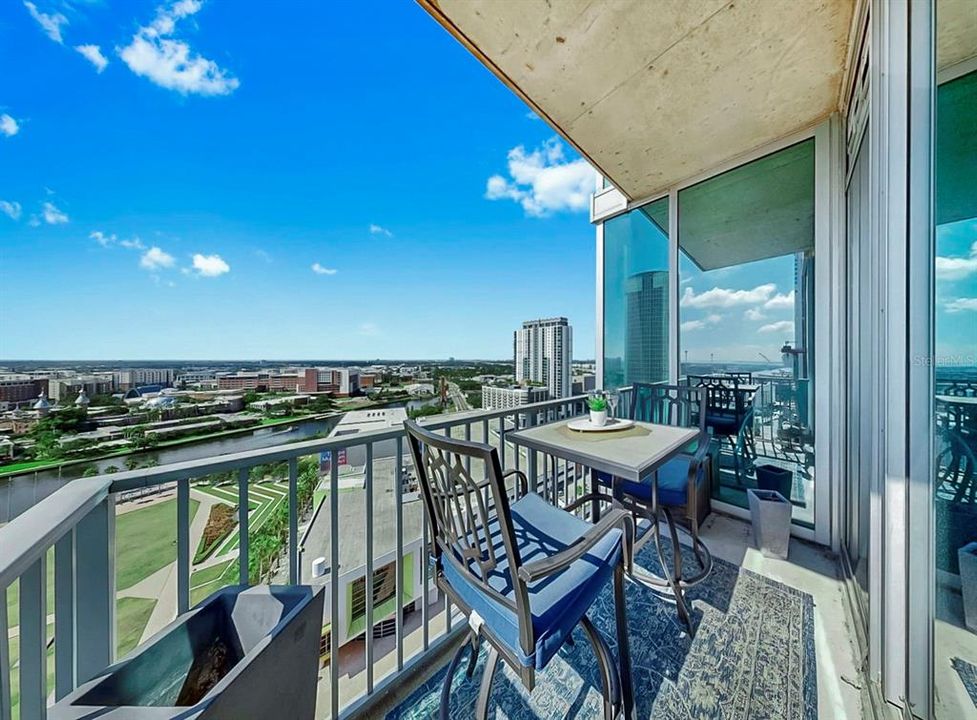 For Sale: $825,000 (2 beds, 2 baths, 1110 Square Feet)