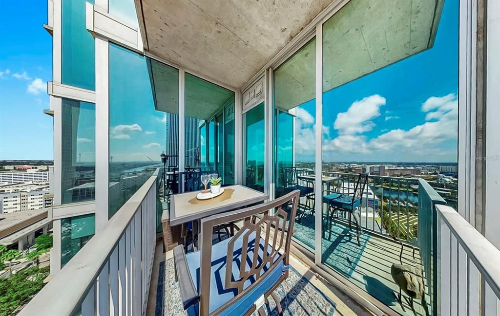 For Sale: $825,000 (2 beds, 2 baths, 1110 Square Feet)