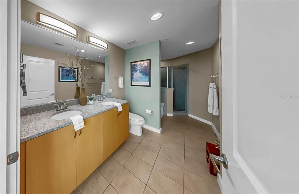 For Sale: $825,000 (2 beds, 2 baths, 1110 Square Feet)