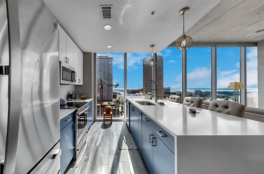 For Sale: $825,000 (2 beds, 2 baths, 1110 Square Feet)