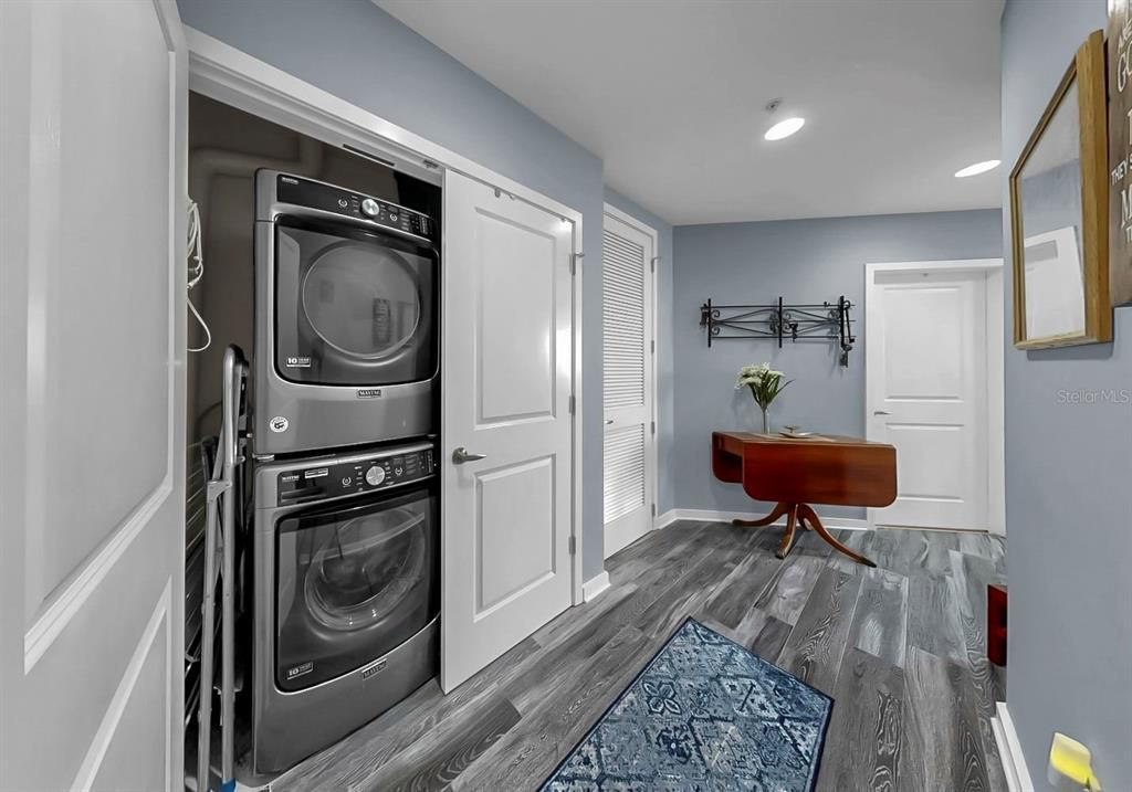 For Sale: $825,000 (2 beds, 2 baths, 1110 Square Feet)